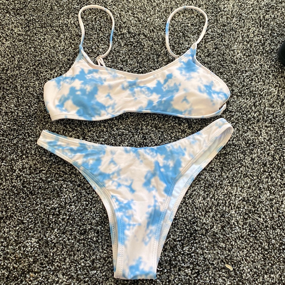 NWOT / Tie-dye bikini set
